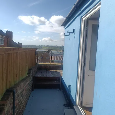 The Blue House - 3 Bed House With Parking 斯卡伯勒