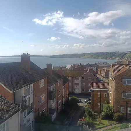 The Blue House - 3 Bed House With Parking