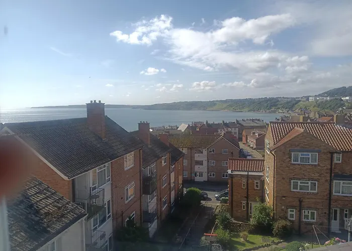 The Blue House - 3 Bed House With Parking