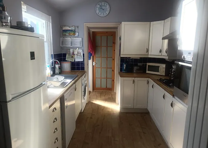 The Blue House - 3 Bed House With Parking Hébergement de vacances