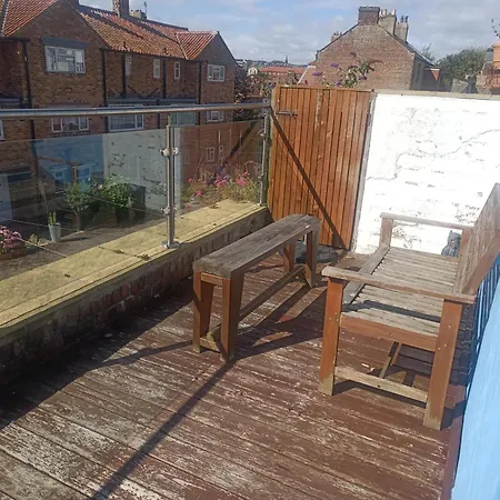 בית נופש The Blue House - 3 Bed House With Parking